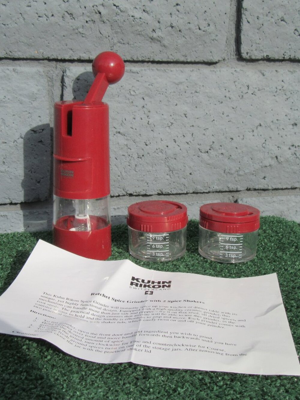 Brand New Kuhn Rikon Swiss Design Spice Salt Ratchet Grinder Red & Spice Shakers